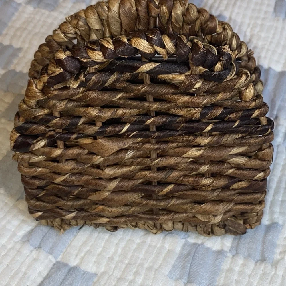 Handmade Wicker‎ Napkin Holder with Floral Christmas Design, Brown Red Green